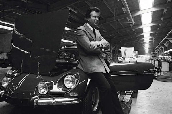 Alpine е създадена от Жан Ределе (1922-2007), дилър на Renault, наследил баща си Емил в родния им град Диеп на брега на Нормандия във Франция.

Запален от моторните спортове от ранна възраст, той започва да кара малкия 4CV на Renault със задно разположен двигател, по-специално завършвайки втори в генералното класиране и първи в клас до 750 кубика в Алпийското рали през 1954 година - официално известно като Critérium International des Alpes.

Година по-късно той основава компания, кръстена на това събитие. По-късно осъзнава, че думата „олицетворява удоволствието от шофирането по планински пътища. И започва производство с първата кола по негов собствен дизайн.
